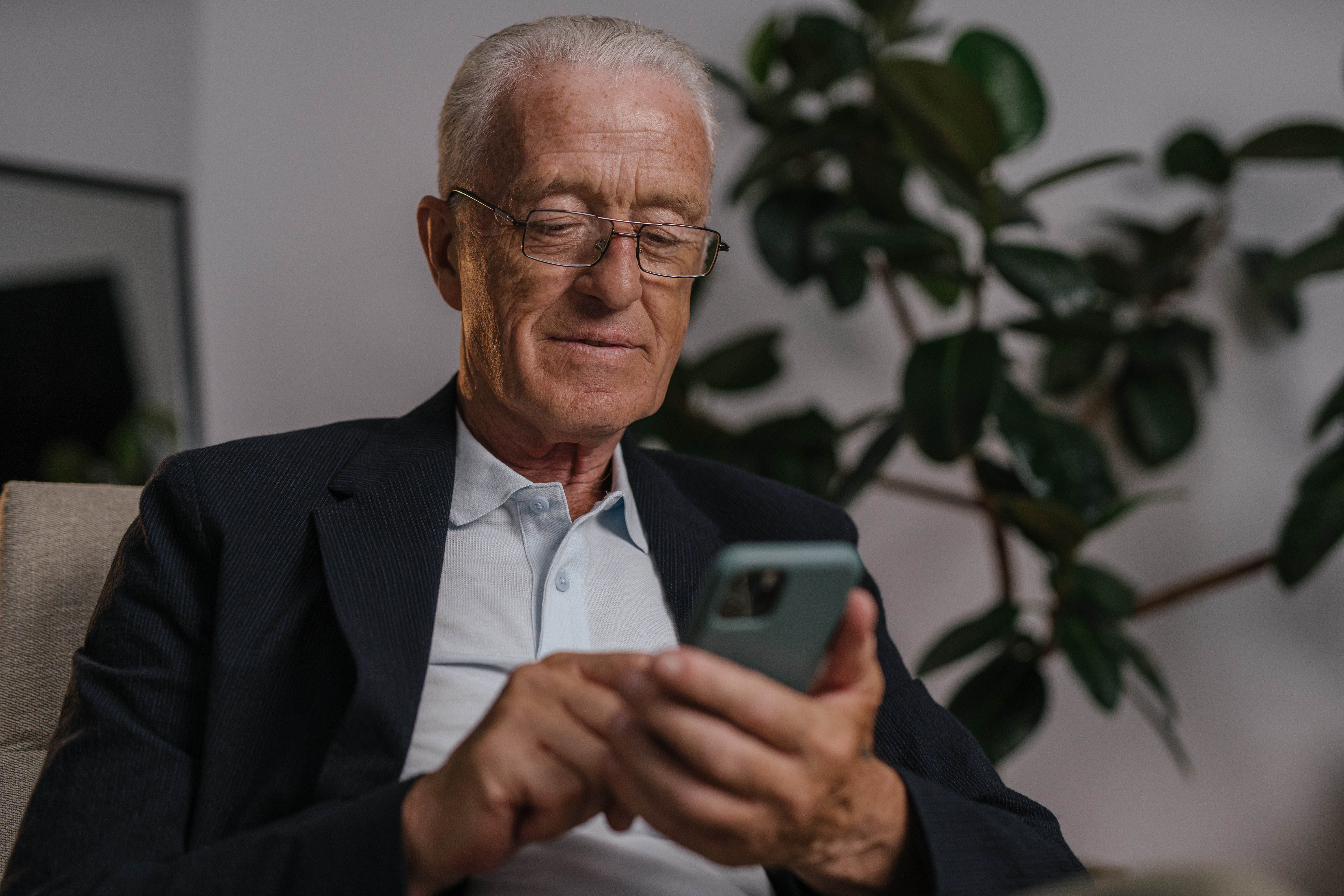 Taller sobre uso de dispositivos móviles y aplicaciones para personas mayores